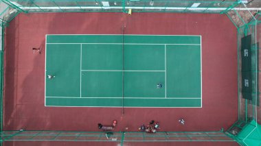 Kuching, Malezya - 29 Haziran 2024: Tenis Sahası ve Basketbol Sahasının Havadan Aşağı Görünümü