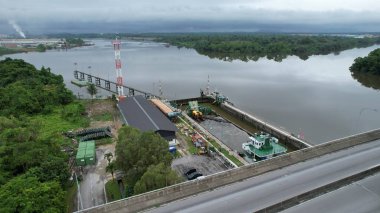 Kuching, Malezya - Temmuz 12024: İkiz Kuleli Isthmus, Barrage ve Borneo Kongre Merkezi Kuching