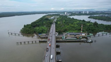 Kuching, Malezya - Temmuz 12024: İkiz Kuleli Isthmus, Barrage ve Borneo Kongre Merkezi Kuching