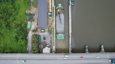 Kuching, Malezya - Temmuz 12024: İkiz Kuleli Isthmus, Barrage ve Borneo Kongre Merkezi Kuching