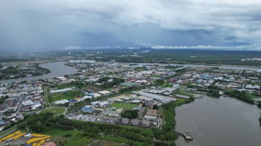 Kuching, Malezya - Temmuz 12024: İkiz Kuleli Isthmus, Barrage ve Borneo Kongre Merkezi Kuching