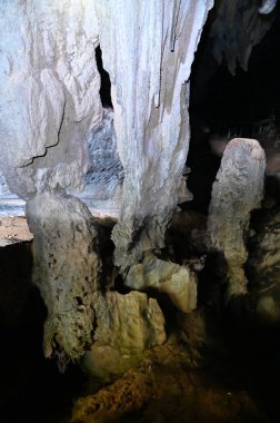 Bau, Sarawak, Borneo, Malezya Peri Mağarası ve Rüzgar Mağarası