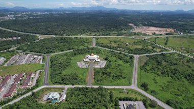 Pentagon Şekilli Cami ve Pentagon Çevreleyen Yollar