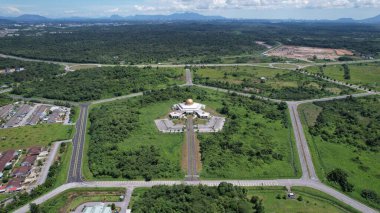 Pentagon Şekilli Cami ve Pentagon Çevreleyen Yollar