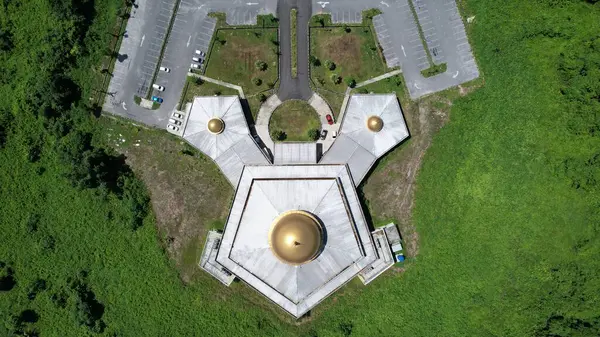 stock image Pentagon Shaped Mosque and Pentagon Surrounding Roads