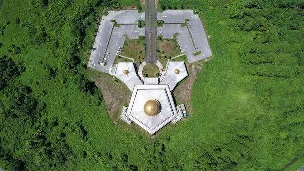 Stock image Pentagon Shaped Mosque and Pentagon Surrounding Roads