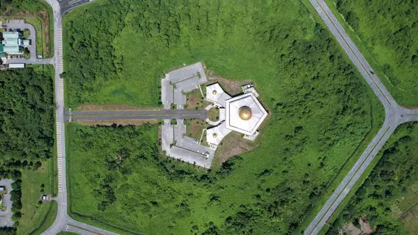 stock image Pentagon Shaped Mosque and Pentagon Surrounding Roads