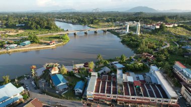 Kuching, Malezya - 6 Temmuz 2024: Batu Kawah Riverbank Parkı