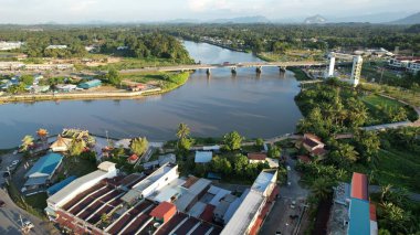 Kuching, Malezya - 6 Temmuz 2024: Batu Kawah Riverbank Parkı