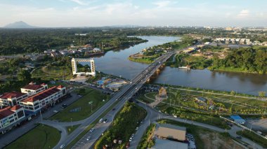 Kuching, Malezya - 6 Temmuz 2024: Batu Kawah Riverbank Parkı