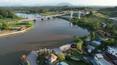 Kuching, Malezya - 6 Temmuz 2024: Batu Kawah Riverbank Parkı