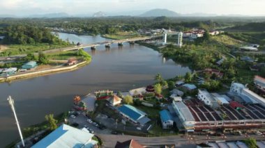 Kuching, Malezya - 6 Temmuz 2024: Batu Kawah Riverbank Parkı