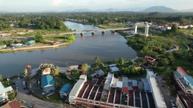 Kuching, Malezya - 6 Temmuz 2024: Batu Kawah Riverbank Parkı