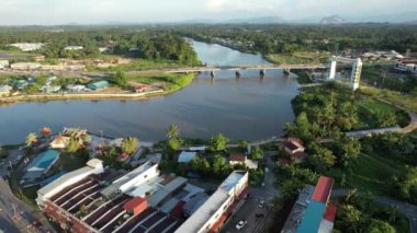 Kuching, Malezya - 6 Temmuz 2024: Batu Kawah Riverbank Parkı