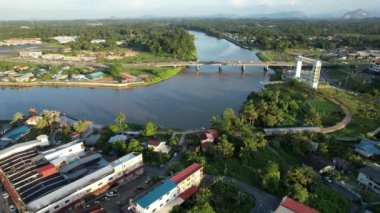 Kuching, Malezya - 6 Temmuz 2024: Batu Kawah Riverbank Parkı