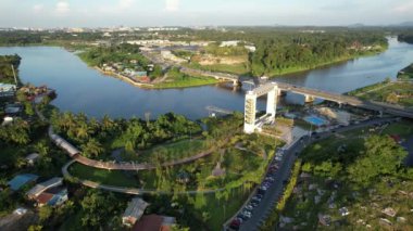 Kuching, Malezya - 6 Temmuz 2024: Batu Kawah Riverbank Parkı