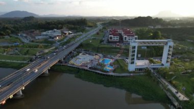 Kuching, Malezya - 6 Temmuz 2024: Batu Kawah Riverbank Parkı