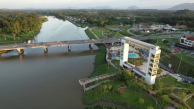Kuching, Malezya - 6 Temmuz 2024: Batu Kawah Riverbank Parkı