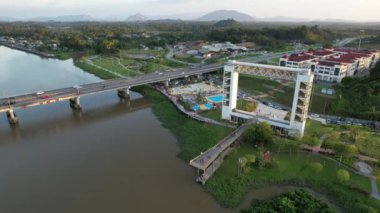 Kuching, Malezya - 6 Temmuz 2024: Batu Kawah Riverbank Parkı