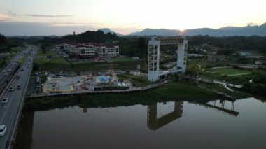 Kuching, Malezya - 6 Temmuz 2024: Batu Kawah Riverbank Parkı