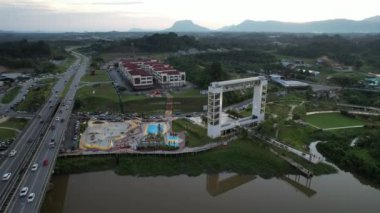 Kuching, Malezya - 6 Temmuz 2024: Batu Kawah Riverbank Parkı