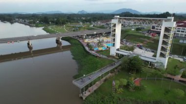 Kuching, Malezya - 6 Temmuz 2024: Batu Kawah Riverbank Parkı