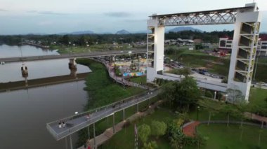 Kuching, Malezya - 6 Temmuz 2024: Batu Kawah Riverbank Parkı