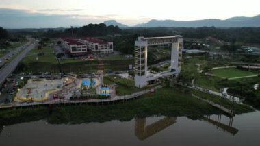 Kuching, Malezya - 6 Temmuz 2024: Batu Kawah Riverbank Parkı