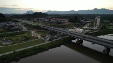Kuching, Malezya - 6 Temmuz 2024: Batu Kawah Riverbank Parkı