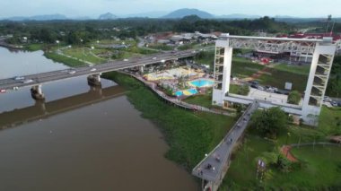 Kuching, Malezya - 6 Temmuz 2024: Batu Kawah Riverbank Parkı