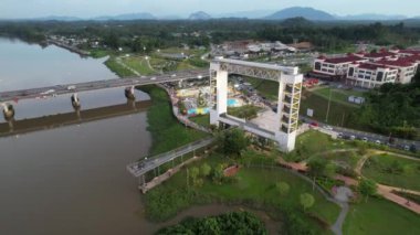 Kuching, Malezya - 6 Temmuz 2024: Batu Kawah Riverbank Parkı