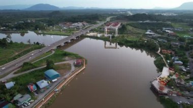 Kuching, Malezya - 6 Temmuz 2024: Batu Kawah Riverbank Parkı