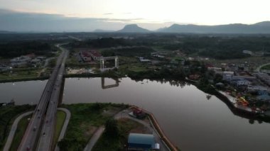 Kuching, Malezya - 6 Temmuz 2024: Batu Kawah Riverbank Parkı