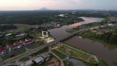 Kuching, Malezya - 6 Temmuz 2024: Batu Kawah Riverbank Parkı