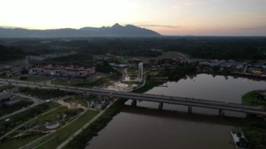 Kuching, Malezya - 6 Temmuz 2024: Batu Kawah Riverbank Parkı