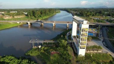 Kuching, Malezya - 6 Temmuz 2024: Batu Kawah Riverbank Parkı