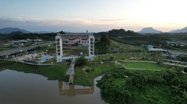 Kuching, Malezya - 6 Temmuz 2024: Batu Kawah Riverbank Parkı