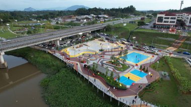 Kuching, Malezya - 6 Temmuz 2024: Batu Kawah Riverbank Parkı