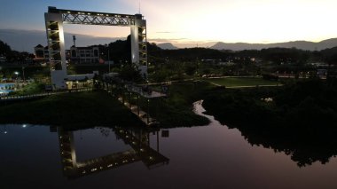 Kuching, Malezya - 6 Temmuz 2024: Batu Kawah Riverbank Parkı