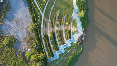 Kuching, Malezya - 6 Temmuz 2024: Batu Kawah Riverbank Parkı