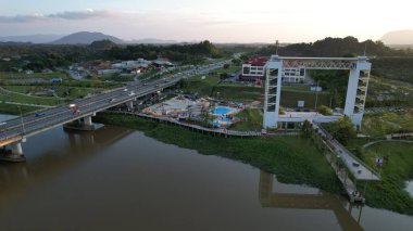 Kuching, Malezya - 6 Temmuz 2024: Batu Kawah Riverbank Parkı