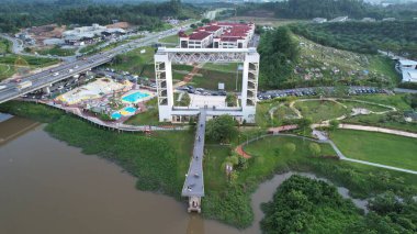 Kuching, Malezya - 6 Temmuz 2024: Batu Kawah Riverbank Parkı