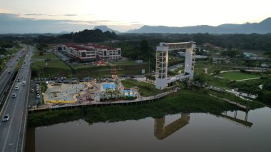 Kuching, Malezya - 6 Temmuz 2024: Batu Kawah Riverbank Parkı