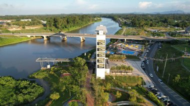 Kuching, Malezya - 6 Temmuz 2024: Batu Kawah Riverbank Parkı