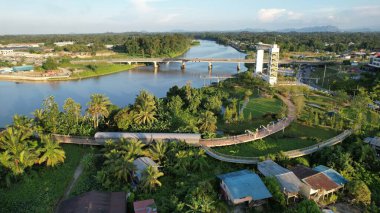 Kuching, Malezya - 6 Temmuz 2024: Batu Kawah Riverbank Parkı