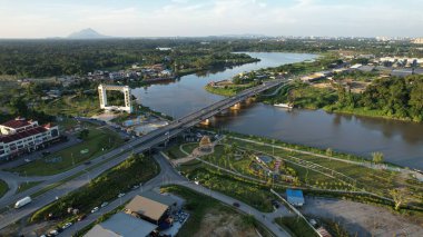 Kuching, Malezya - 6 Temmuz 2024: Batu Kawah Riverbank Parkı