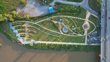 Kuching, Malezya - 6 Temmuz 2024: Batu Kawah Riverbank Parkı