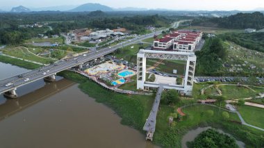 Kuching, Malezya - 6 Temmuz 2024: Batu Kawah Riverbank Parkı