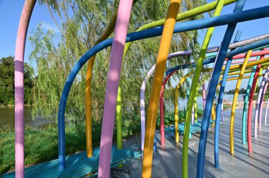 Kuching, Malezya - 6 Temmuz 2024: Batu Kawah Riverbank Parkı