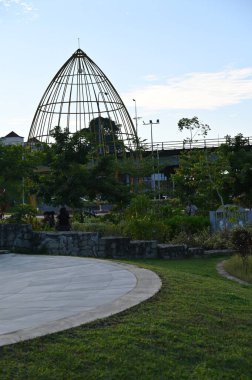 Kuching, Malezya - 6 Temmuz 2024: Batu Kawah Riverbank Parkı
